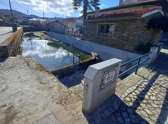 Casa Da Ribeira Em *